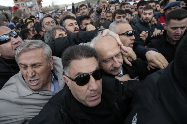 Kılıçdaroğluna hücum edən şəxs tutuldu