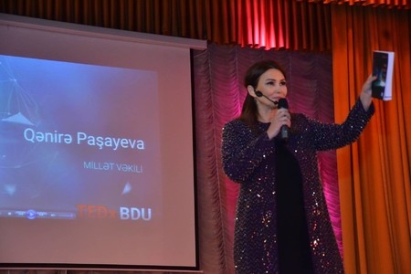Qənirə Paşayeva BDU-da "Kəpənək effekti" layihəsi çərçivəsində çıxış edib