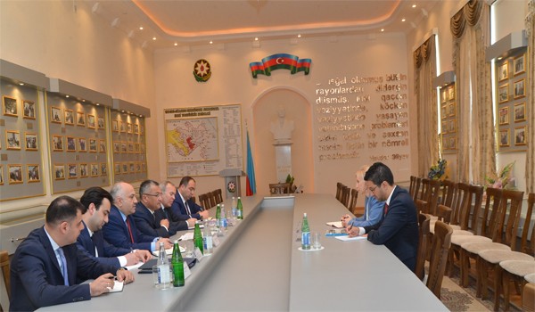 Rövşən Rzayev Monitorinq Mərkəzinin ölkəmizdə səfərdə olan direktoru Aleksandra Bilakla görüşüb