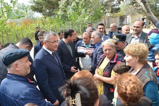 Dövlət Komitəsinin sədri Pirşağıda məcburi köçkünlərlə görüşüb