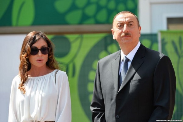 Prezident birinci xanımla Arif Məlikovun vida mərasimində