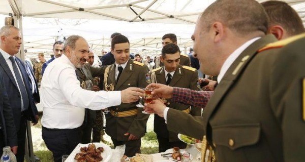 Paşinyan Bakıya əlcək atdı: Müharibə başlayacaq - Polkovnik