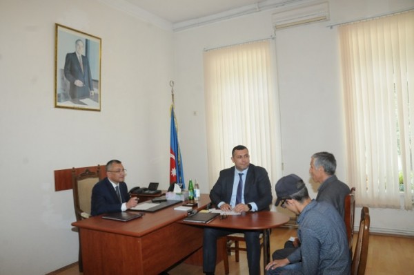 Rövşən Rzayev vətəndaşları qəbul edib