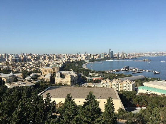 Azərbaycanda banka 100 min manat qoyan əcnəbiyə ölkədə yaşamaq icazəsi veriləcək