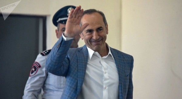 Robert Koçaryan azadlığa buraxılıb