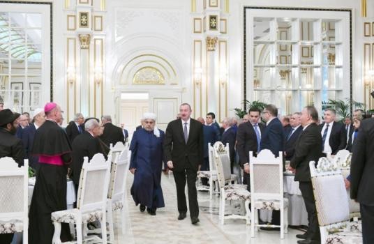 Prezident İlham Əliyev müqəddəs Ramazan ayı münasibətilə iftar mərasimində iştirak edib - FOTO