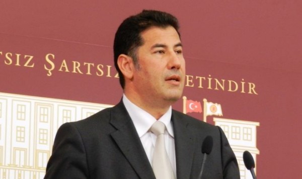 Ermənilər Türkiyədə at oynadır – Sinan Oğandan şok