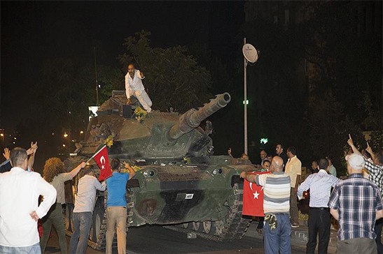 Türkiyədə hərbi çevrilişə cəhddə təqsirləndirilən şəxslərə hökm oxunub