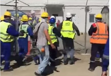 Qazaxıstanın neft mədənində dava zamanı otuz işçi xəsarət alıb