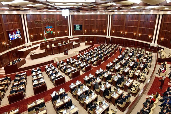 Deputatların Silahlı Qüvvələrin Yardım Fonduna köçürdükləri pulun məbləği açıqlanıb