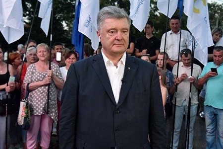 Poroşenko mitinqdən qovuldu - Video