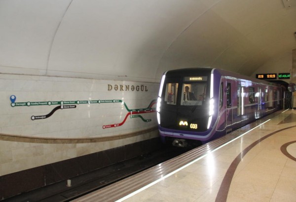 Bakı metrosunda siqaret çəkən şəxs müəyyən edilərək cərimələnib