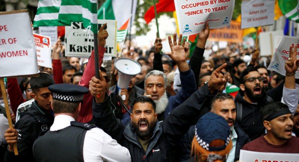 Avropada Kəşmir etirazı: Modi, çay dəmlə!