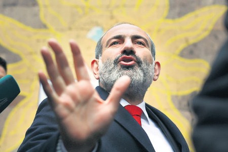 Erməni diplomat: 2018-ci ildə Ermənistanda inqilab yox, hakimiyyət dəyişikliyi olub