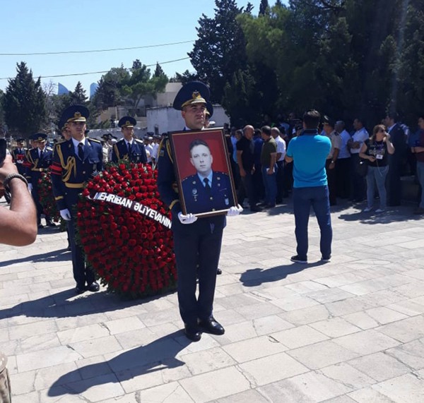 Hərbi pilot Rəşad Atakişiyev dəfn edilib