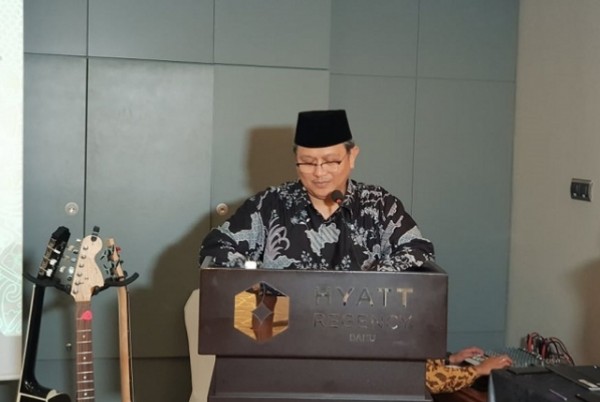 Səfir pianoda Azərbaycan mahnılarını ifa etdi