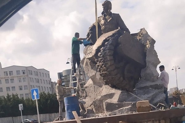 Bakıda Milli Qəhrəman Albert Aqarunovun heykəli ucaldılır – FOTO