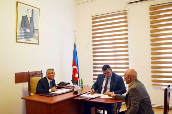 Rövşən Rzayev vətəndaşları qəbul etdi