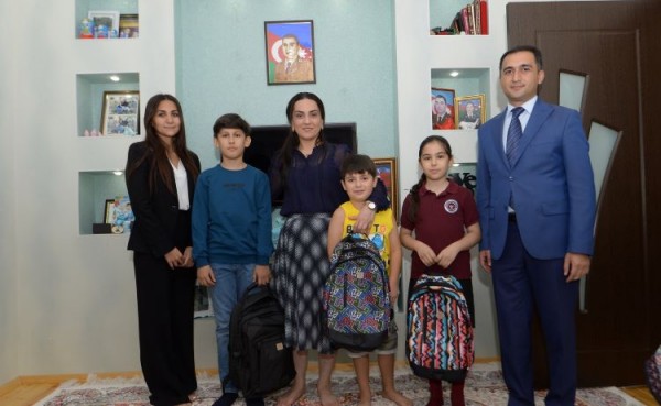 Nazirlik şəhidlərin məktəbli övladlarını ziyarət edib
