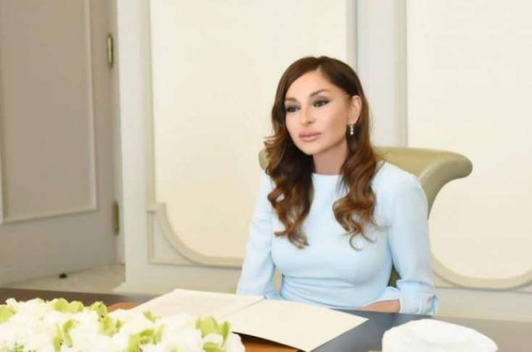 Birinci vitse-prezident Mehriban Əliyeva şagird, tələbə, müəllim və valideynləri Bilik Günü münasibəti ilə təbrik edib