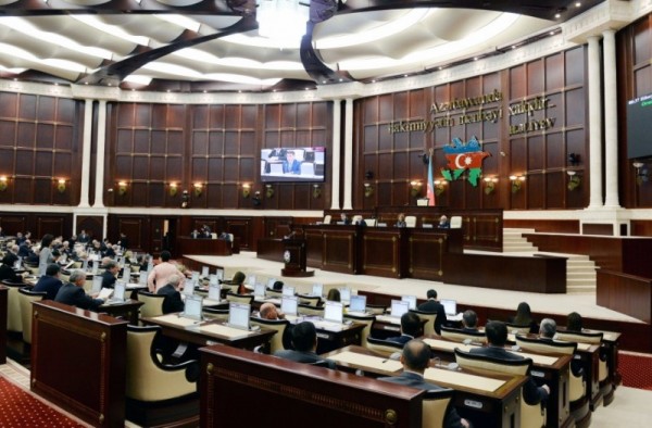 Deputatların pensiyaları da artacaq