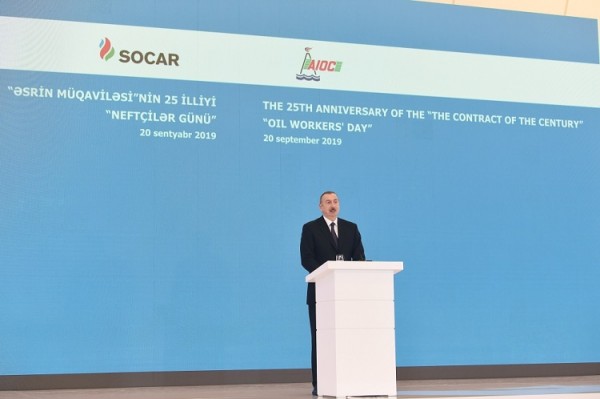 Prezident İlham Əliyev “Əsrin müqaviləsi”nin 25 illiyi münasibətilə keçirilən mərasimdə iştirak edib