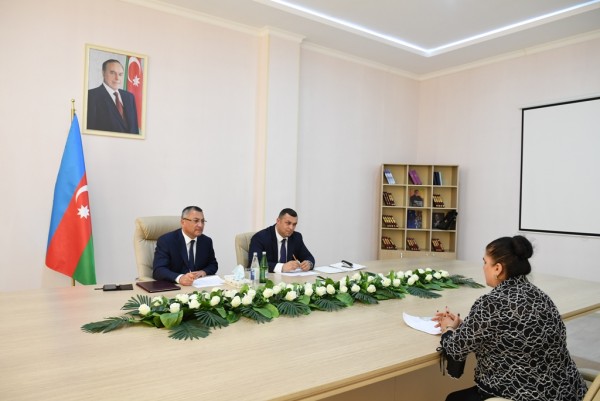 Dövlət Komitəsinin sədri Ağdamda məcburi köçkünləri qəbul edib