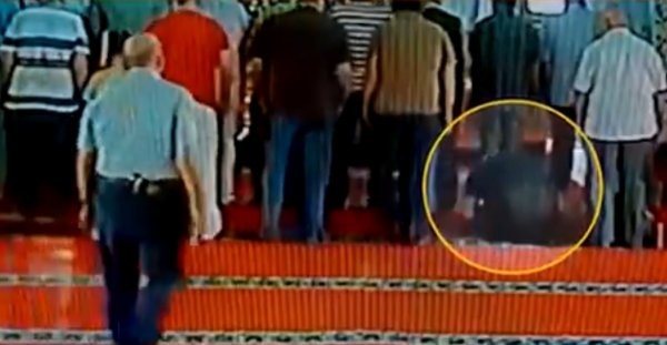 Namazı buraxıb yardım etmədiklərinə görə həyatını itirdi