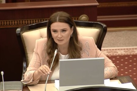 Qənirə Paşayeva uşaqlar və gənclərlə bağlı qəbul olunan qanunların icrasına ciddi nəzarət edilməsinə çağırıb