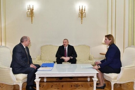Prezident İlham Əliyev siyahıyaalınma və sorğu vərəqələrinin suallarını cavablandırıb