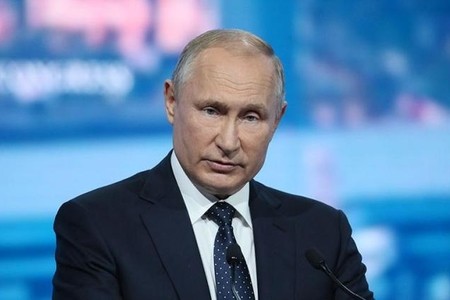 Putinlə gürcü jurnalist arasında gərgin anlar yaşanıb