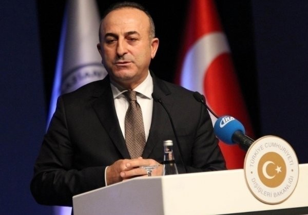 Çavuşoğlu: Makron natəmiz yerdə banlayan xoruz kimidir