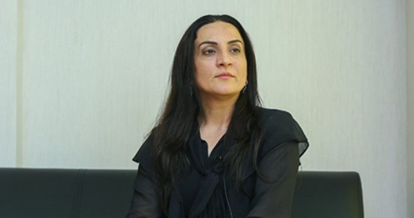 Aprel şəhidinin xanımı vəkilliyə başlayır