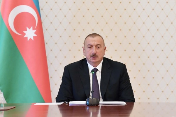 İlham Əliyev xalq artistinə möhtəşəm ev bağışladı
