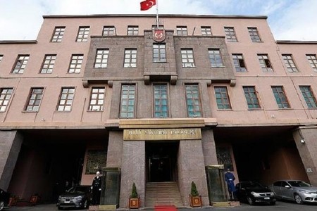 Türkiyə ordusu Suriyada terrorçulara məxsus böyük silah anbarını ələ keçirib
