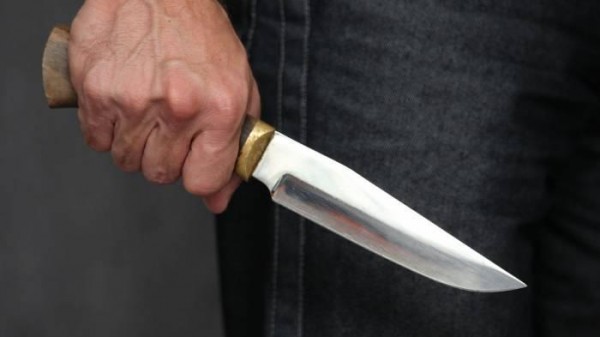 Azərbaycanlı Rusiyada iki qızı bıçaqlayıb, biri ölüb