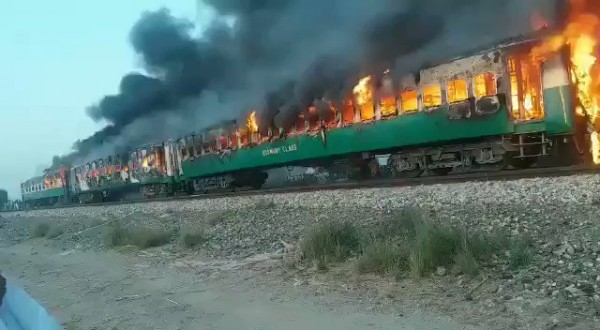 Pakistanda qatarda baş verən partlayışda ölənlərin sayı 62 nəfərə çatıb - YENİLƏNİB