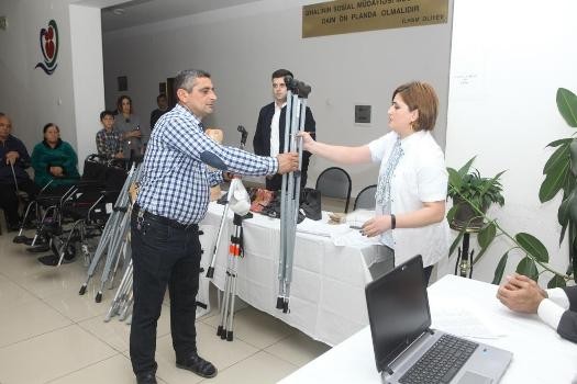 Əlilliyi olan şəxslərə reabilitasiya vasitələri yaşadıqları rayonlara aparılaraq təqdim edilib