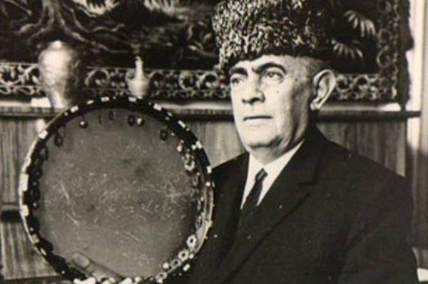 “...Qırmızı koftalı, yaşıl tumanlı...” - Xan Şuşinski bayrağımızı gizli vəsf etmişdi - MARAQLI