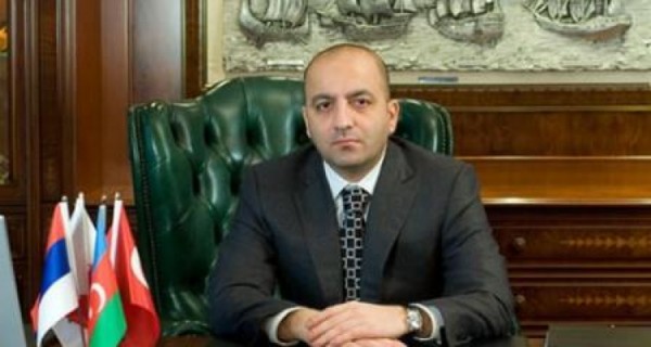 Mübariz Mənsimov Araz Əlizadəni "siyasi təlxək" adlandırdı