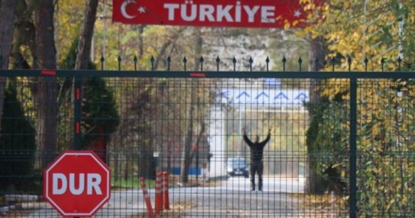 Türkiyə İŞİD silahlılarının deportasiyasını davam etdirəcək