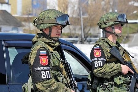 Rus hərbçiləri ABŞ bazasını nəzarətə götürdü - Video