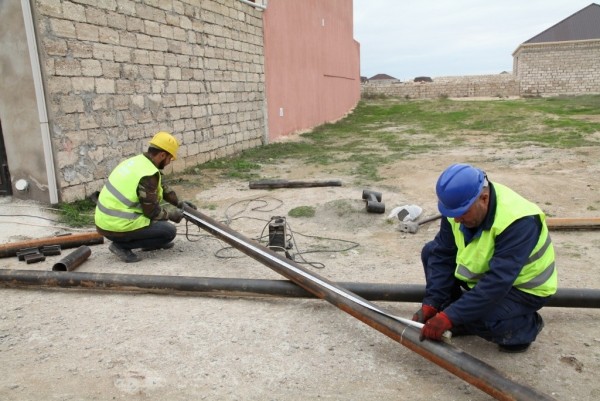 "Azəriqaz": Bakıda 10 massivdə qazlaşma işləri davam edir