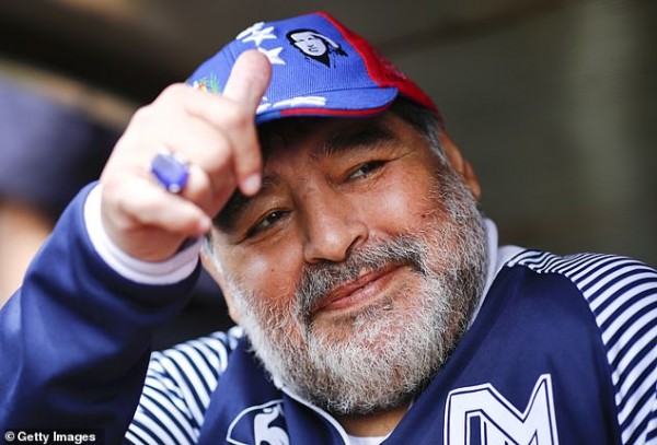 Maradona istefaya göndərilib