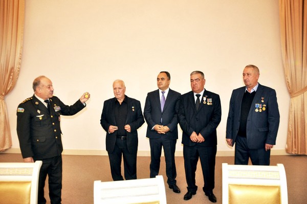 Müharibə veteranına “Azərbaycan Bayrağı” ordeni təqdim olunub