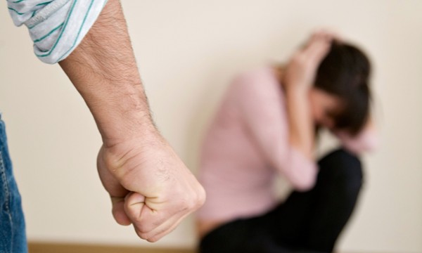 Qadınlar zorakılığa niyə haqq qazandırır – komitənin hesabatı mübahisə yaratdı