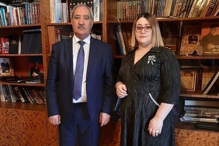 Fəzail Ağamalı xanım jurnalistə vəzifə verdi