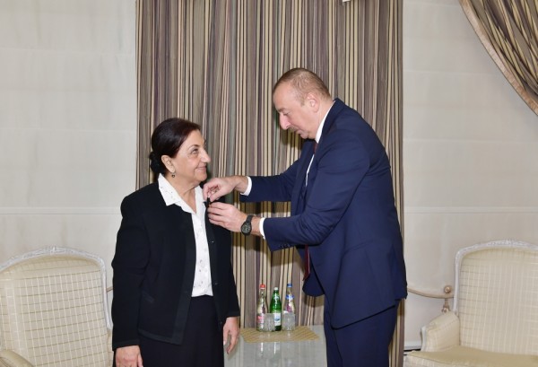 Prezident İlham Əliyev Dilarə Seyidzadəyə “Şərəf” ordenini təqdim edib