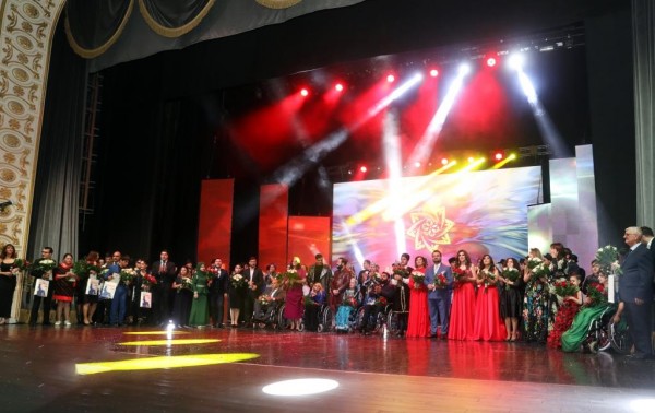 Əlilliyi olan şəxslərin VIII Ümumrespublika Bədii Yaradıcılıq Baxış-müsabiqəsi  qaliblərinin Qala konserti olub - FOTO