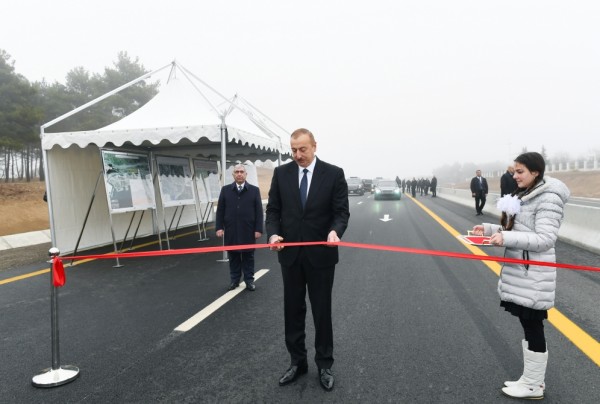 Prezident Bakı-Şamaxı-Yevlax avtomobil yolunun 101-117-ci kilometrlik hissəsinin açılışında iştirak edib